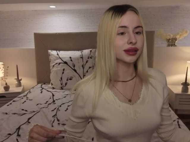 Bella-crazyy live cam on BongaCams