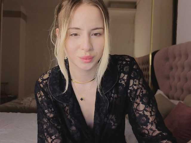 Bella-crazyy live cam on BongaCams