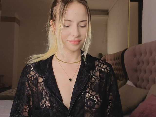 Bella-crazyy live cam on BongaCams