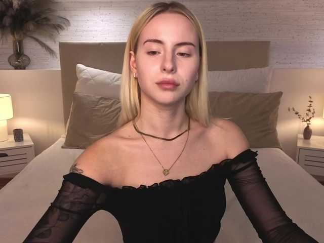 Bella-crazyy live cam on BongaCams
