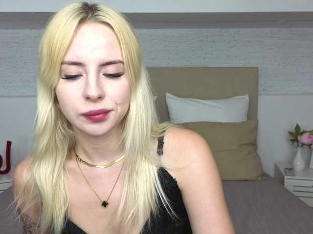 Bella-crazyy live cam on BongaCams