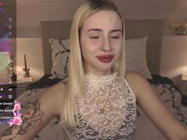 Bella-crazyy live cam on BongaCams