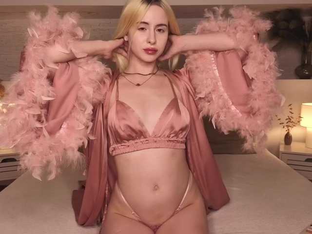 Bella-crazyy live cam on BongaCams