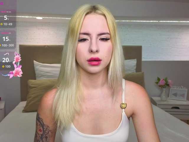 Bella-crazyy live cam on BongaCams