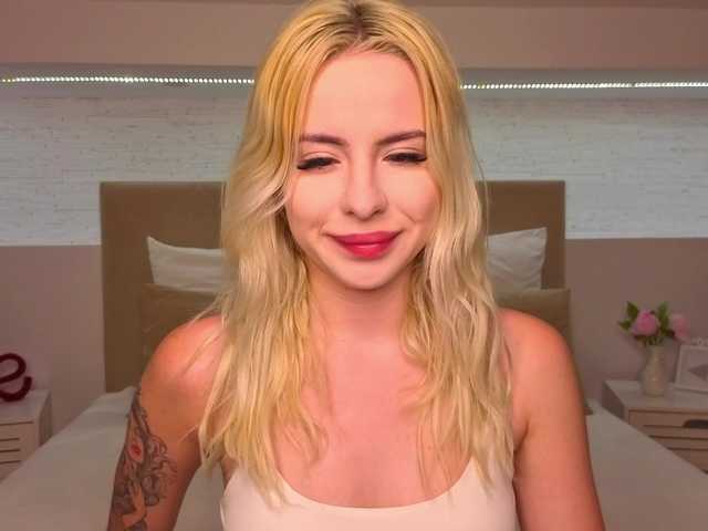 Bella-crazyy live cam on BongaCams