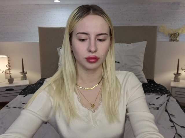 Bella-crazyy live cam on BongaCams