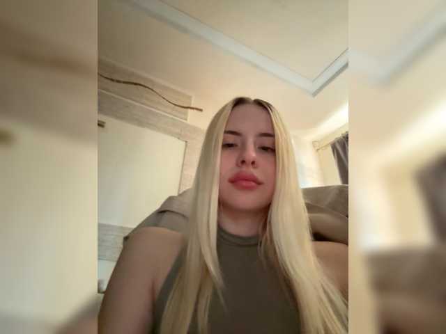 Bella-crazyy live cam on BongaCams