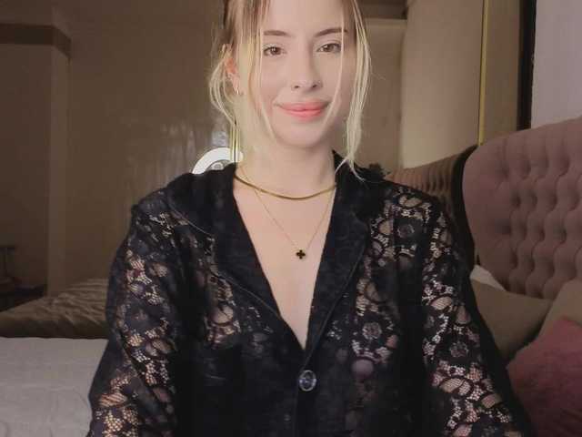 Bella-crazyy live cam on BongaCams