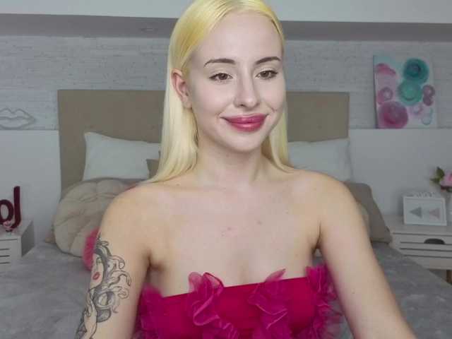 Bella-crazyy live cam on BongaCams