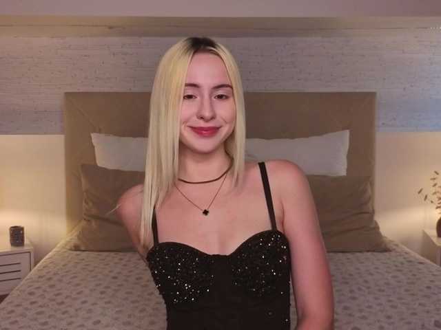 Bella-crazyy live cam on BongaCams