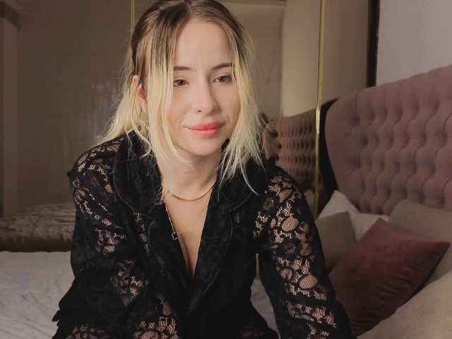 Bella-crazyy live cam on BongaCams