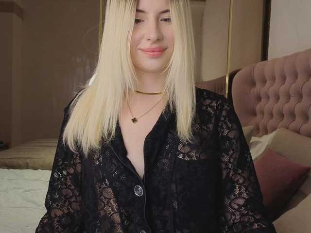 Bella-crazyy live cam on BongaCams