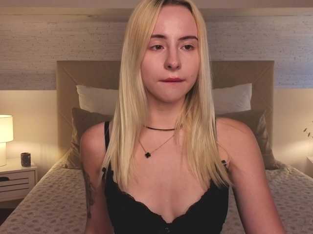 Bella-crazyy live cam on BongaCams