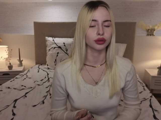 Bella-crazyy live cam on BongaCams