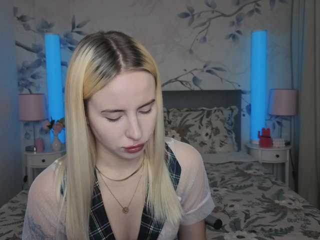 Bella-crazyy live cam on BongaCams