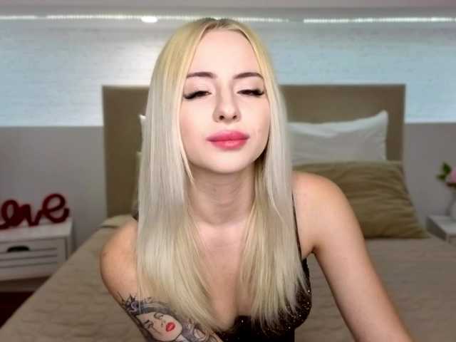 Bella-crazyy live cam on BongaCams