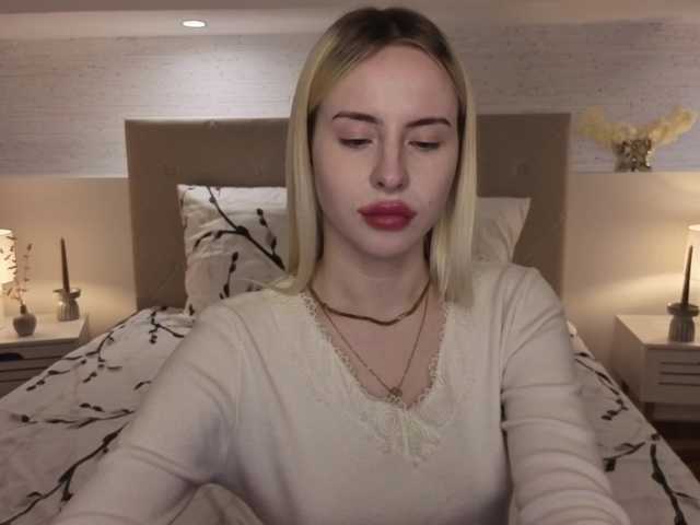 Bella-crazyy live cam on BongaCams