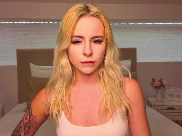 Bella-crazyy live cam on BongaCams