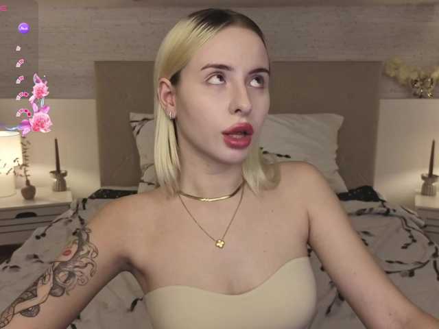 Bella-crazyy live cam on BongaCams