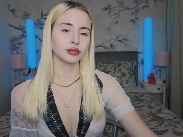 Bella-crazyy live cam on BongaCams