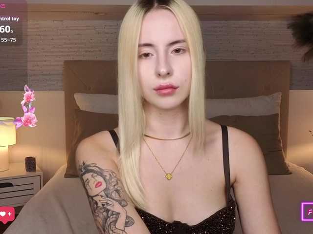 Bella-crazyy live cam on BongaCams
