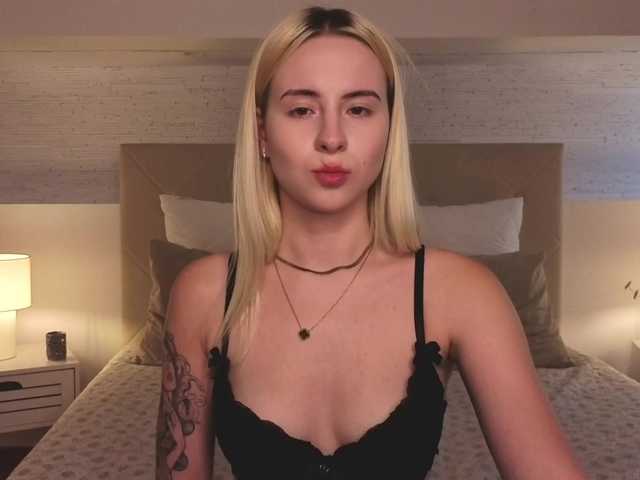Bella-crazyy live cam on BongaCams