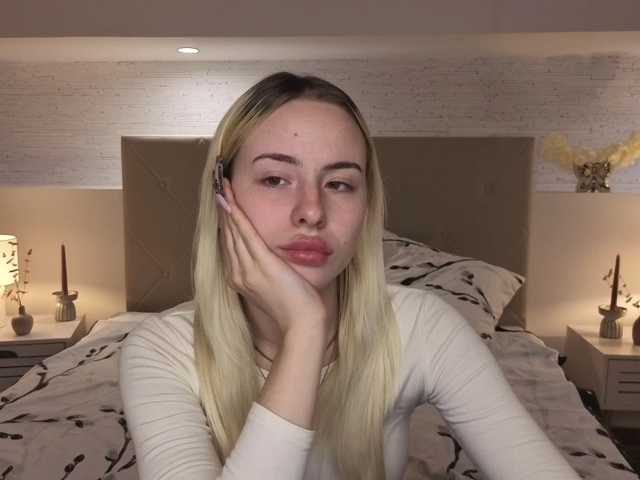 Bella-crazyy live cam preview