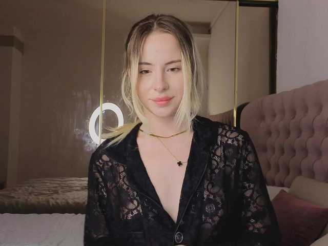 Bella-crazyy live cam on BongaCams