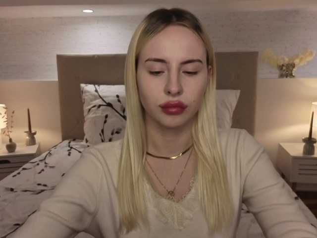 Bella-crazyy live cam on BongaCams