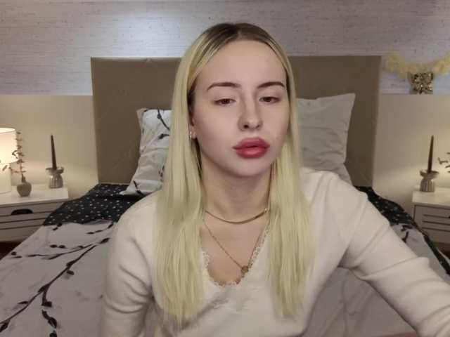 Bella-crazyy live cam on BongaCams