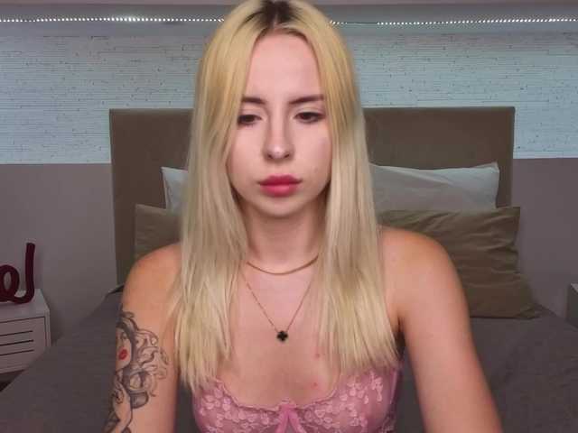 Bella-crazyy live cam on BongaCams
