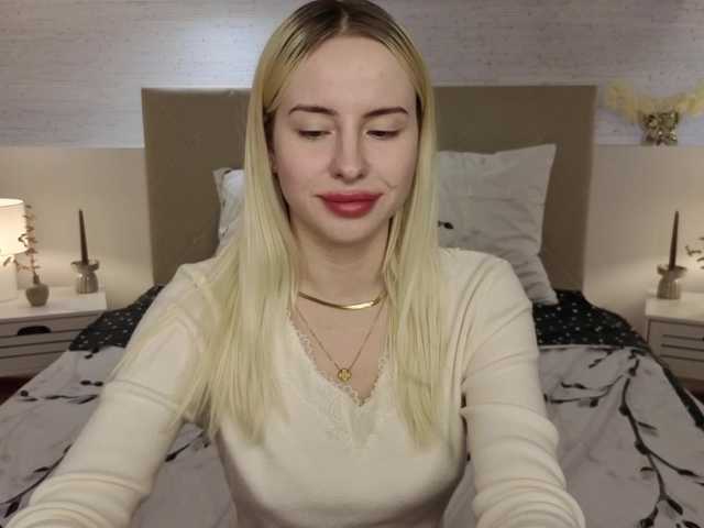 Bella-crazyy live cam on BongaCams