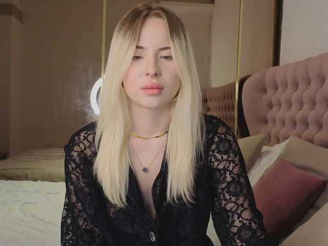 Bella-crazyy live cam on BongaCams