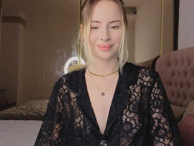 Bella-crazyy live cam on BongaCams