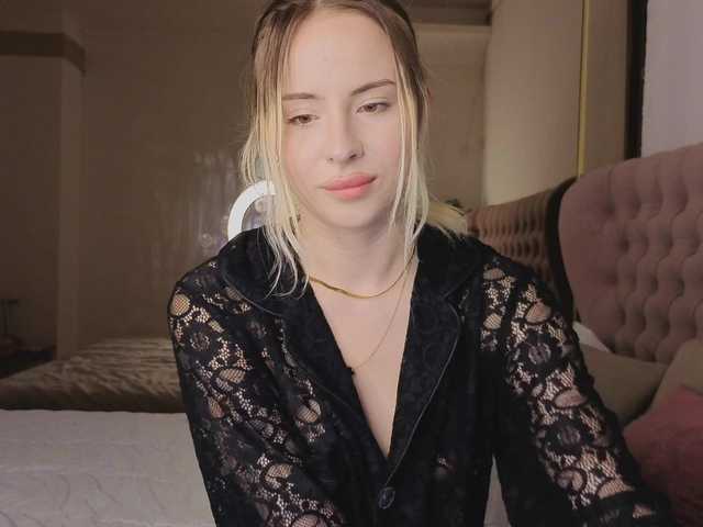 Bella-crazyy live cam on BongaCams