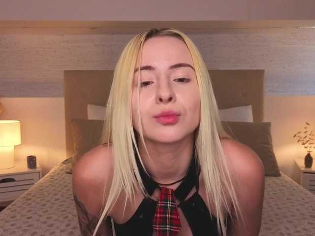 Bella-crazyy live cam on BongaCams