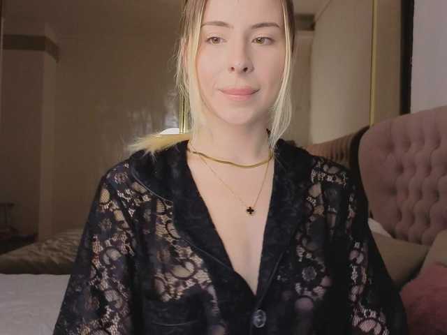 Bella-crazyy live cam on BongaCams