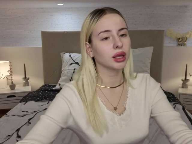 Bella-crazyy live cam on BongaCams