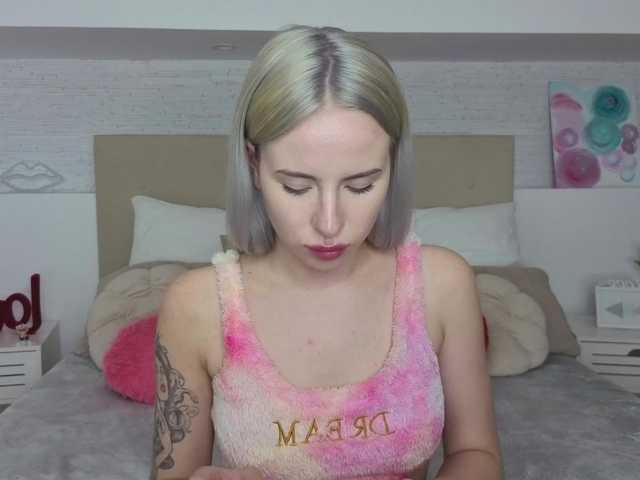 Bella-crazyy live cam on BongaCams
