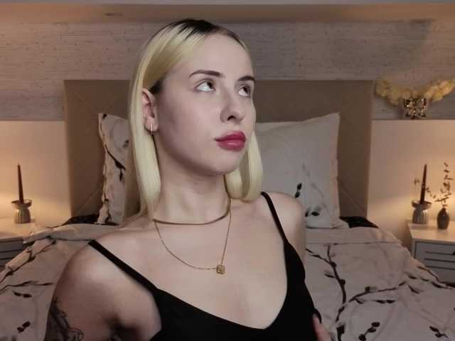 Bella-crazyy live cam on BongaCams