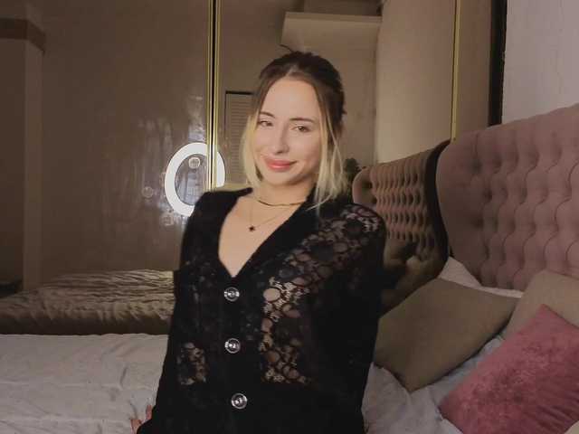 Bella-crazyy live cam on BongaCams