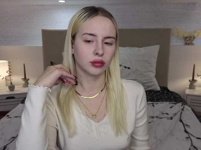 Bella-crazyy live cam on BongaCams