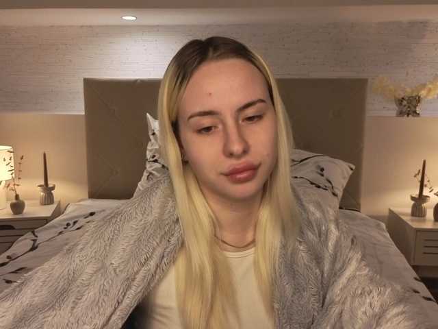 Bella-crazyy live cam on BongaCams