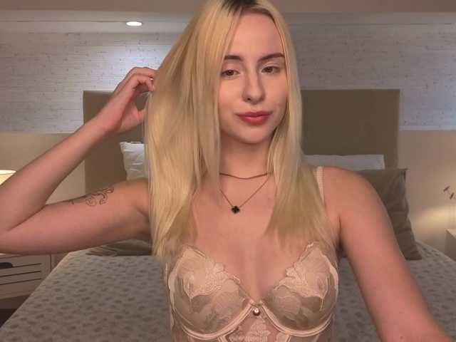 Bella-crazyy live cam on BongaCams