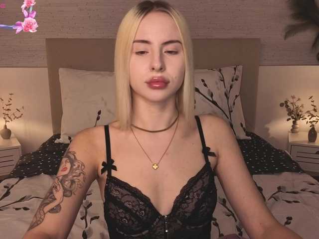 Bella-crazyy live cam on BongaCams