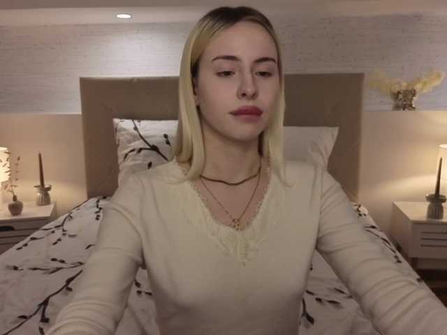Bella-crazyy live cam on BongaCams