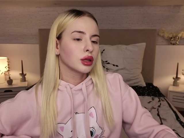 Bella-crazyy live cam on BongaCams