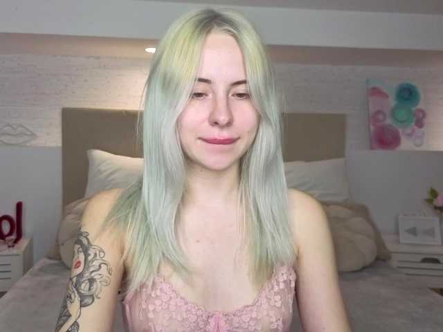 Bella-crazyy live cam on BongaCams
