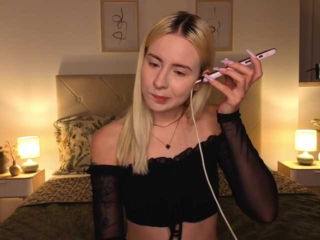 Bella-crazyy live cam on BongaCams