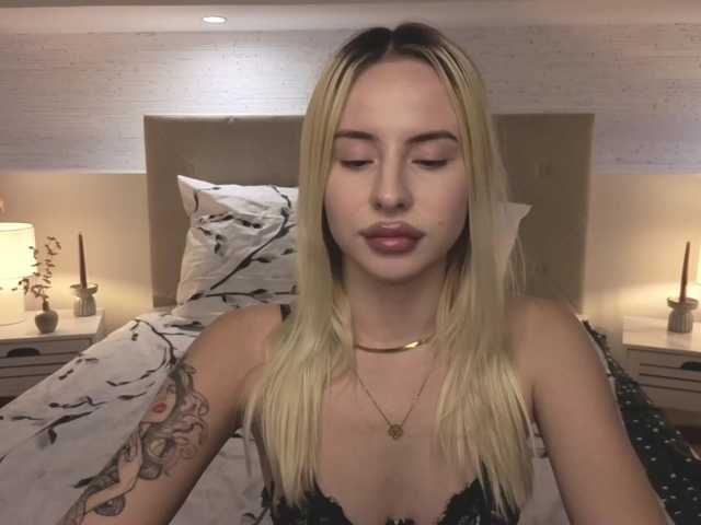 Bella-crazyy live cam on BongaCams